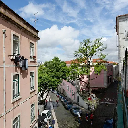 Appartamento 3-bed Flat Retreat By Sao Jorge Castle Lisbona