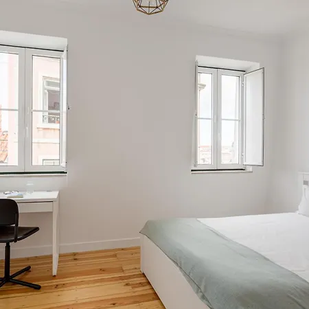 3-bed Flat Retreat By Sao Jorge Castle 아파트 리스본