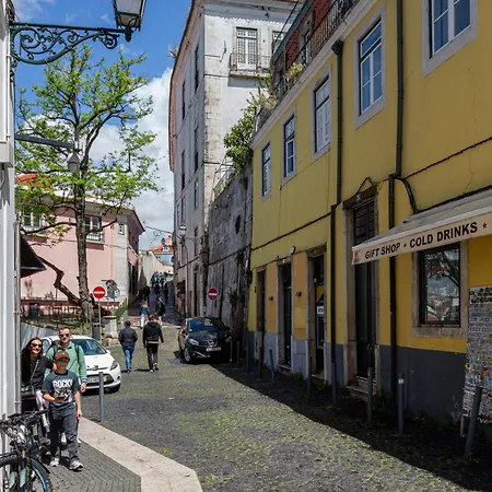 3-bed Flat Retreat By Sao Jorge Castle * Lisbona